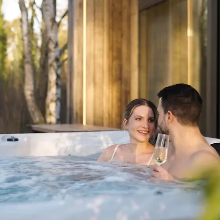 Met Jacuzzi - 6 Personen - Woodz Heusden-Zolder