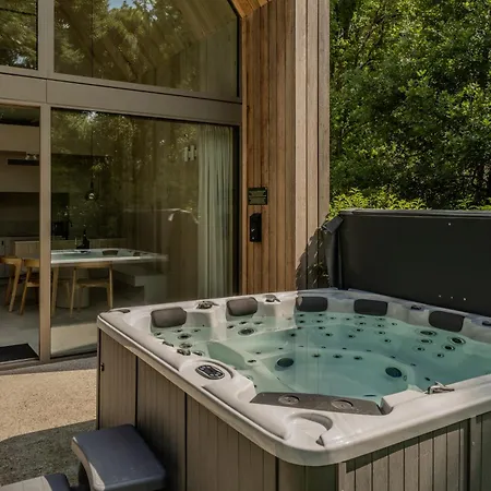 Met Jacuzzi - 6 Personen - Woodz *